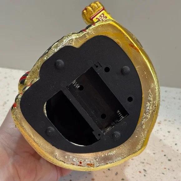 Golden Lucky Cat Figurine - Picture 8 of 9